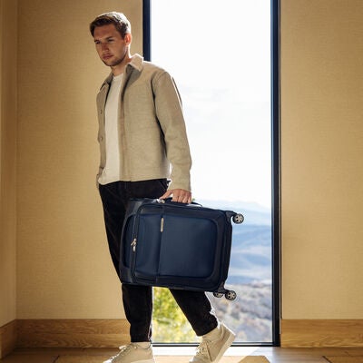 Samsonite D'Lite Spinner Medium in the color .